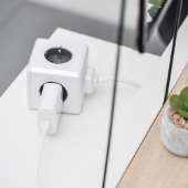 Bild von Netz-Ladegerät von Forcell mit USB-C Anschluss und USB-C Kabel in weiß